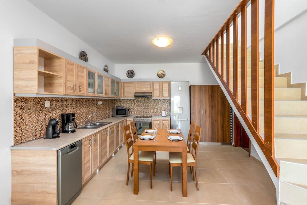 Sun Apartment *