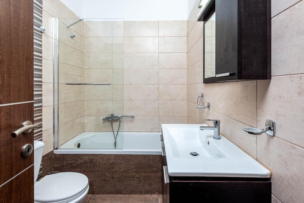 Sun Apartment *